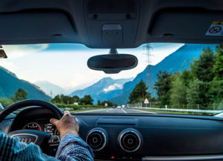 O czym pamiętać zamawiając pomoc drogową?