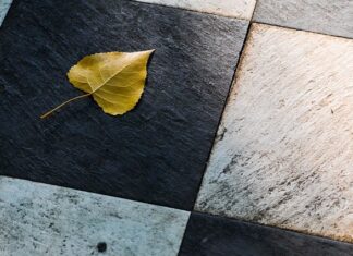 Dlaczego płytki odpadają?