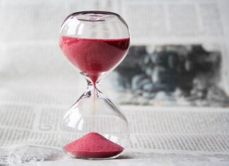 Do czego służy regulator napięcia w motocyklu?