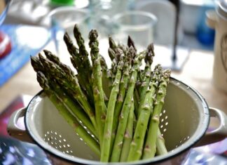 Jak daleko zasilacz od taśmy LED?