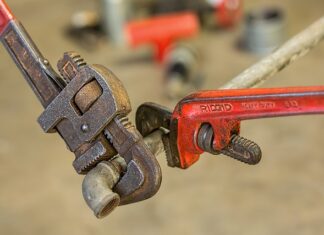 Czy mocno dokręcać świece?