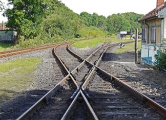 Jak zamontować relingi dachowe vw touran?