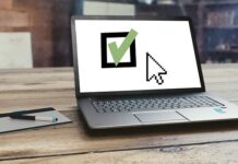 Czy trzeba mieć pozwolenie na reklamę na płocie?